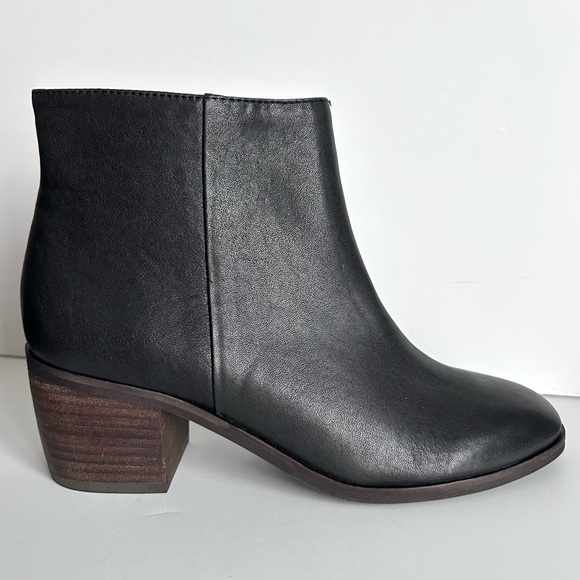 NEW IN BOX Lucky Brand Mazzee Black Ankle Boots. Black. Size: 7 - Picture 13 of 15